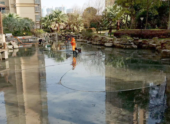 西湖景观池淤泥清理